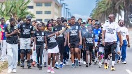 JOJ Dakar 2026 : Près de 500 jeunes célèbrent la flamme olympique à Akanda 